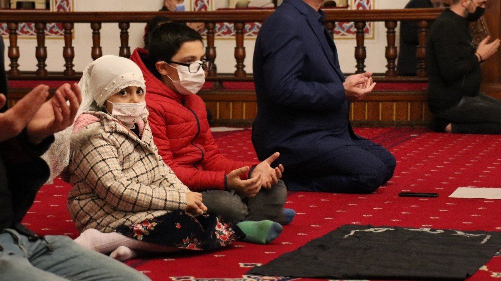 Fevziye Cami’inde Miraç Kandili Coşkusu