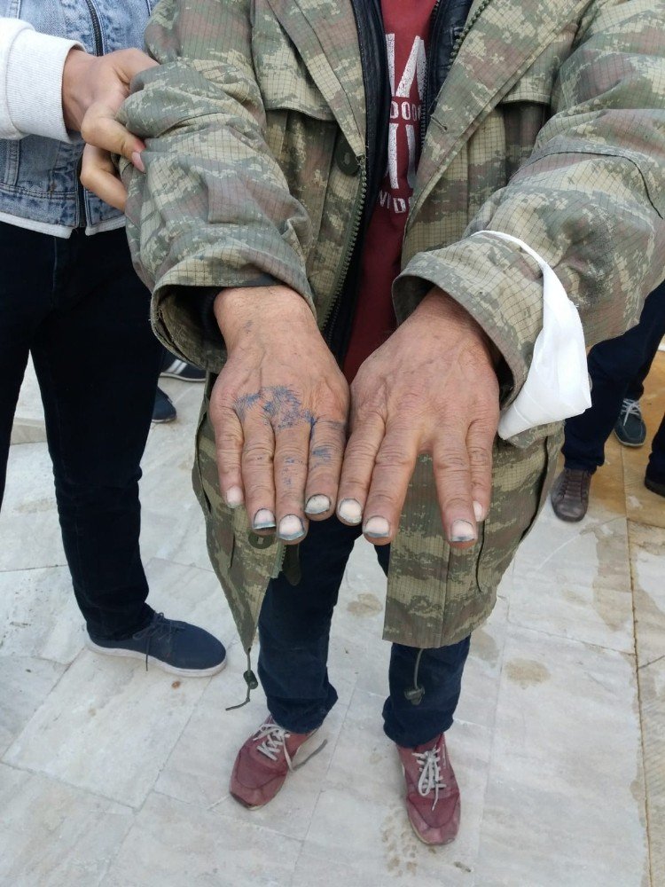 Silifke’de Mezar Taşlarını Boyayan Şahıs Gözaltına Alındı