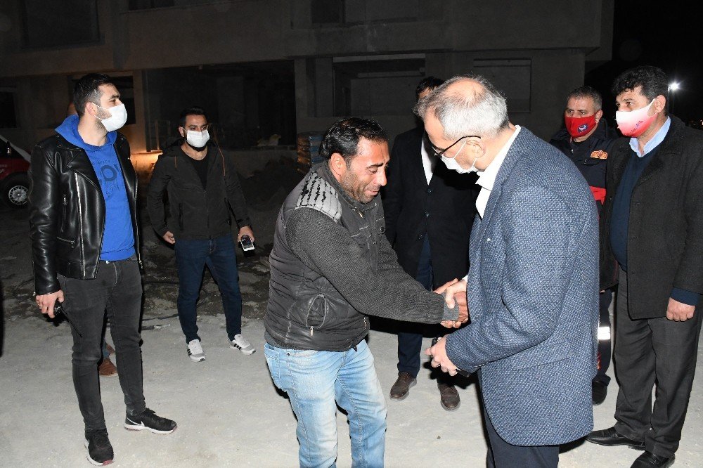 İ̇ntihara Kalkışan Genci Belediye Başkanı İkna Etti