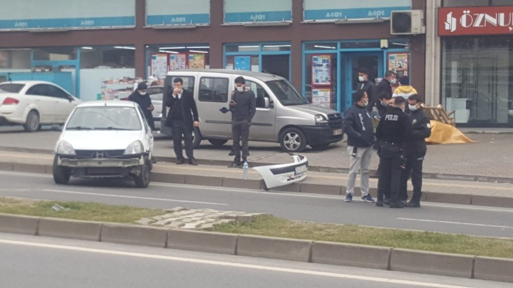Zonguldak’ta Tır’ın Çarptığı Otomobil Karşı Şeride Geçti