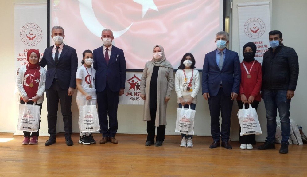 İ̇stiklal Marşını Güzel Okuma Yarışması Düzenlendi