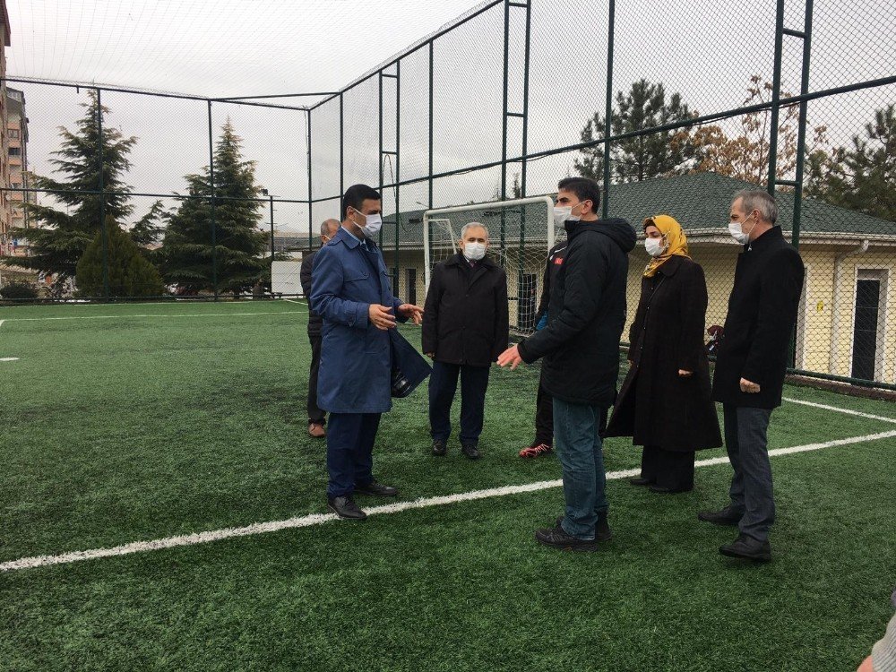 Başkent’te Yüzme Havuzu, Halı Sahalar Ve Spor Tesisleri Denetlendi