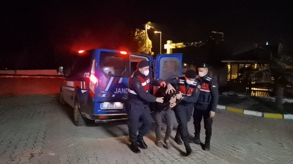 Bursa’da Gömdüğü Uyuşturucuyu Çıkardığı Sırada Suçüstü Yakalandı