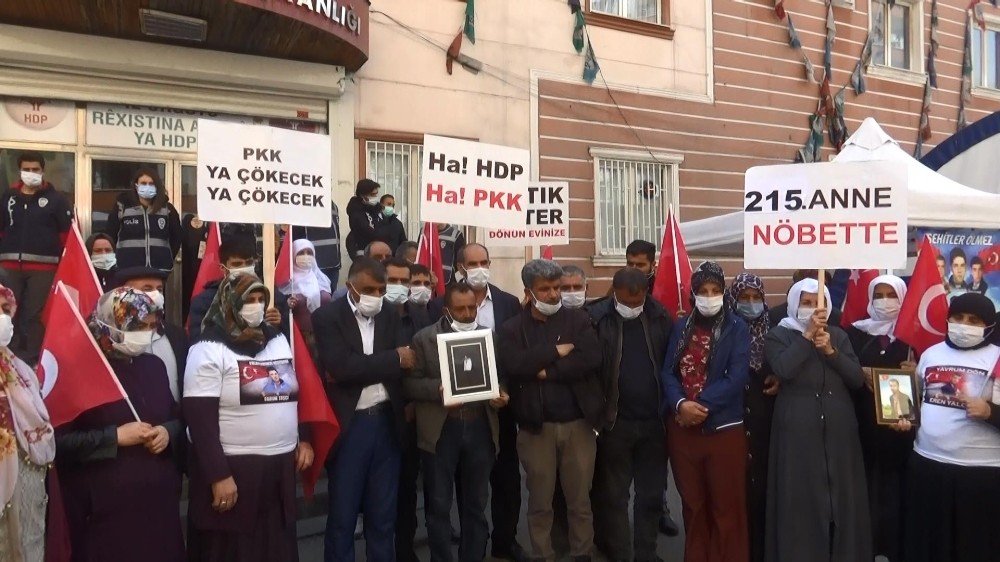 Diyarbakır’da Ailelerin Çığlıkları Yükseldikçe Evlat Nöbetine Katılım Devam Ediyor