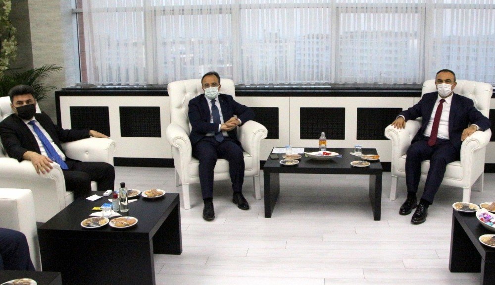 İ̇çişleri Bakan Yardımcısı İ̇smail Çataklı Rektör Karacoşkun’u Tebrik Etti