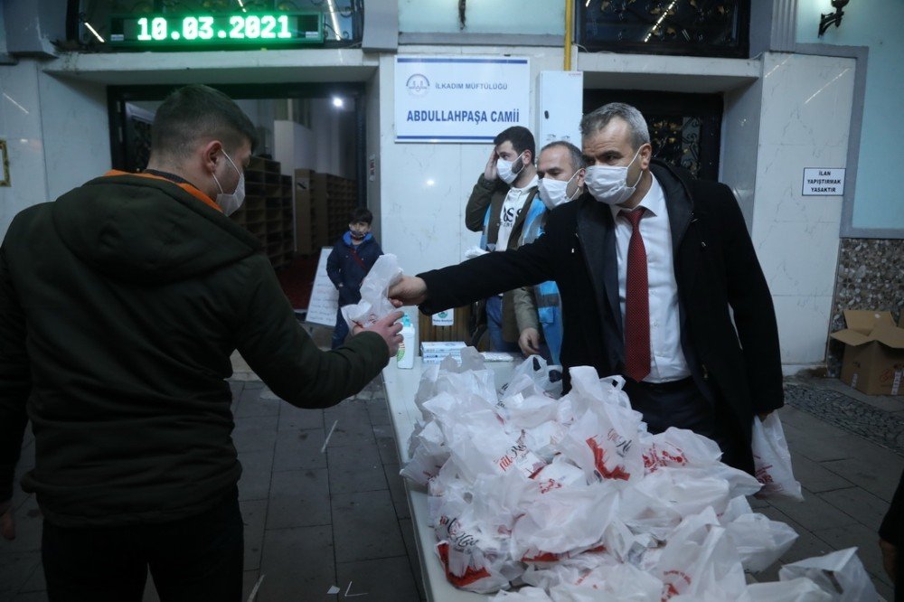 İ̇lkadım’dan Kandil Simidi İkramı