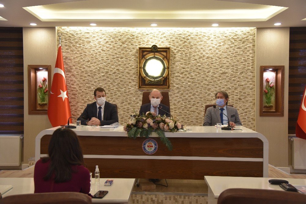 Vali Karadeniz, Kadına Yönelik Şiddette Gerekli Hassasiyetin Gösterilmesini İstedi