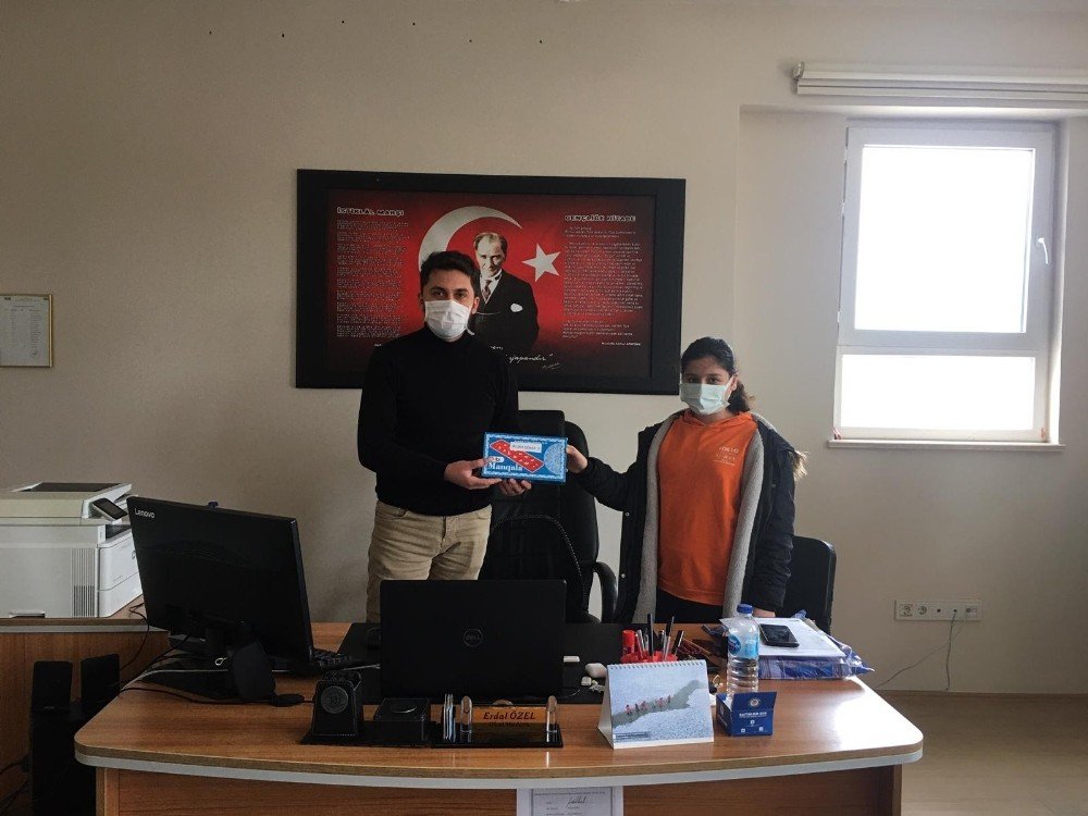 Kepsut’ta Film İzleyerek, Karikatür Çizenlere Ödül