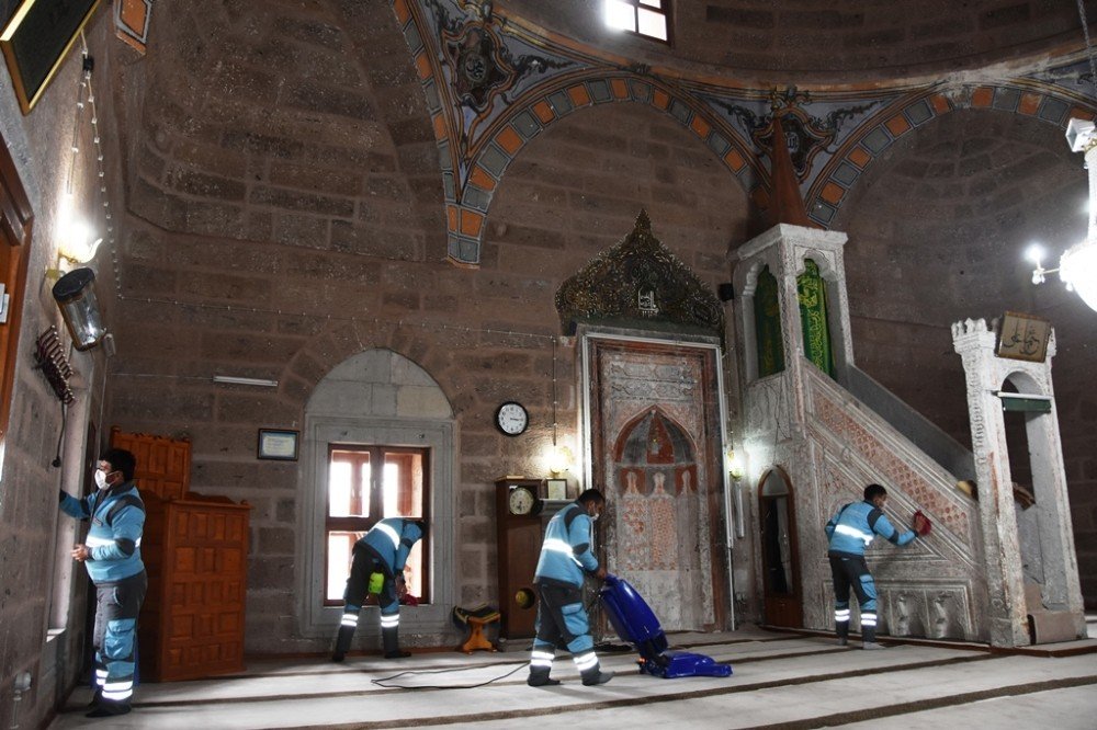 Başkan Çolakbayrakdar, "tarihi Değerlere Değer Katıyoruz"