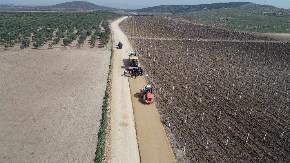 Manisa’da Bakımsız Yol Beton Gibi Sağlam Olacak