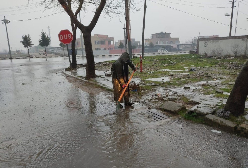 Maski̇, Yağmura Karşı Teyakkuz Halinde