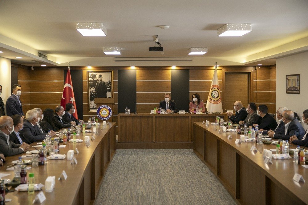 Seçer, Tarsus Ekonomisine Yön Verenlerle Buluştu
