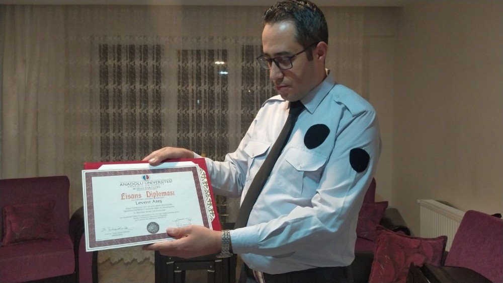 Hiç Bitmeyen Eğitim Aşkı İle Dikkat Çekiyor