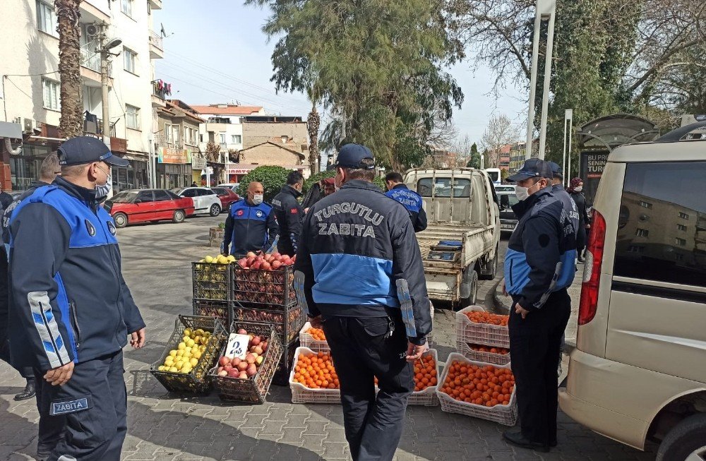Turgutlu’da Kurallara Uymayan Seyyar Satıcılara İşlem Yapıldı