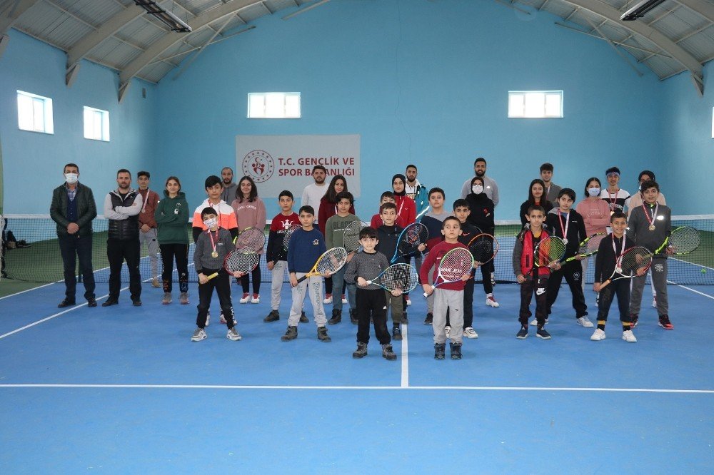 Ağrı’da İ̇stiklal Marşı’nın Kabulü Ve M.akif Ersoy Anma Tenis Turnuvası Düzenlendi