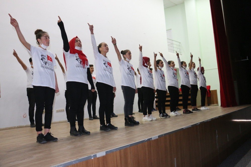 Akçakale’de İ̇stiklal Marşı Programı Düzenlendi