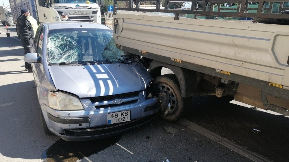 Direksiyon Başında Kalp Krizi Geçiren Sürücü Ortalığı Savaş Alanına Çevirdi; 1 Ölü 2 Yaralı