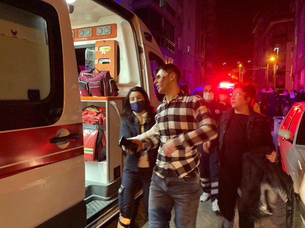 Gençlerin Bıçaklı, Sopalı Kavgasında Kan Aktı: 2 Yaralı