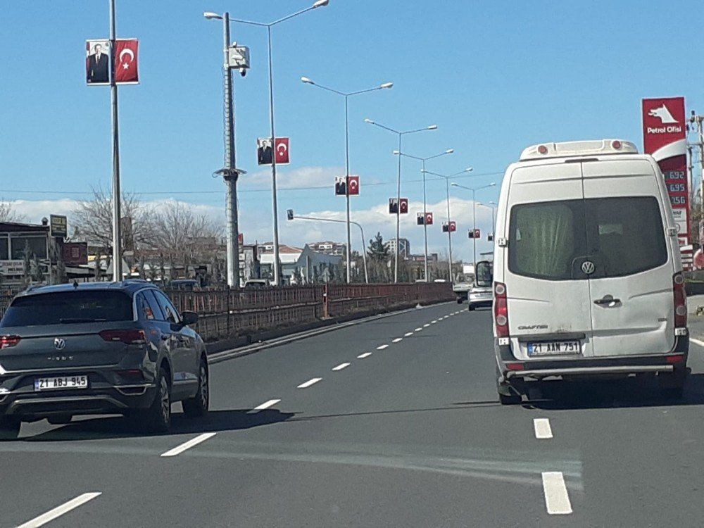 Türk Bayrağını Ve Cumhurbaşkanı Erdoğan’ı Ezdirtmedi