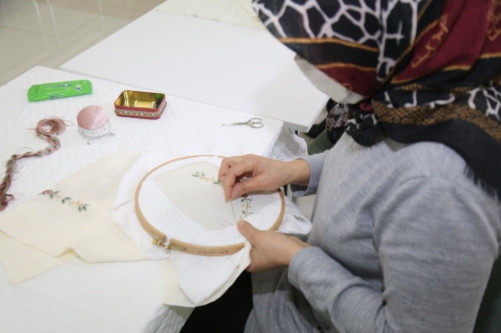 Esmek’te Yüz Yüze Eğitimler Başladı
