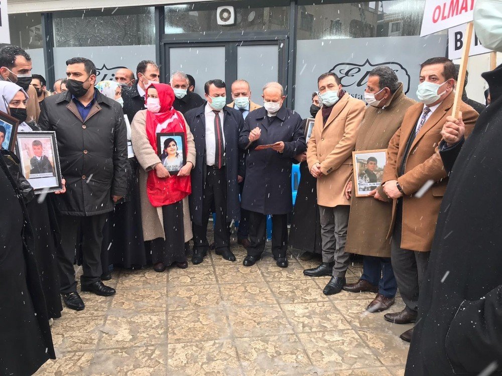 Stk’lardan Van’da Evlat Nöbeti Tutan Annelere Destek
