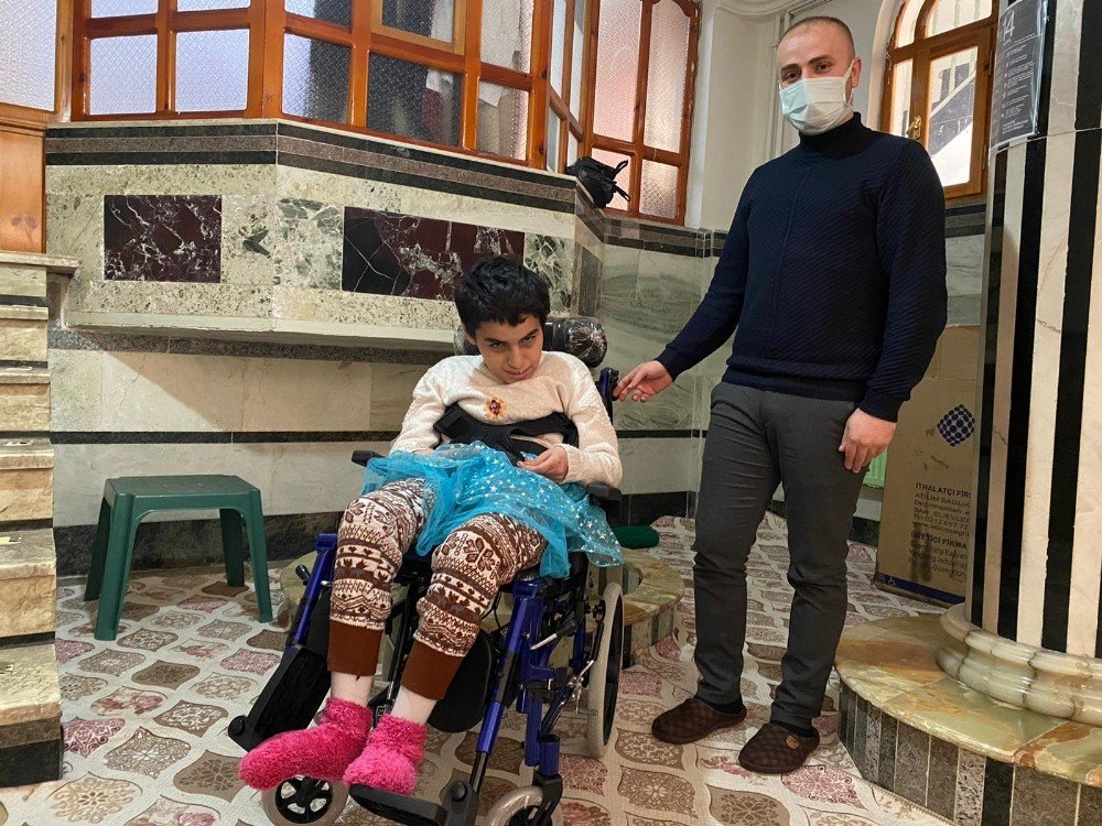 Başkan Aydoğdu’dan Özel Gereksinimli Çocuklara Sandalye Desteği