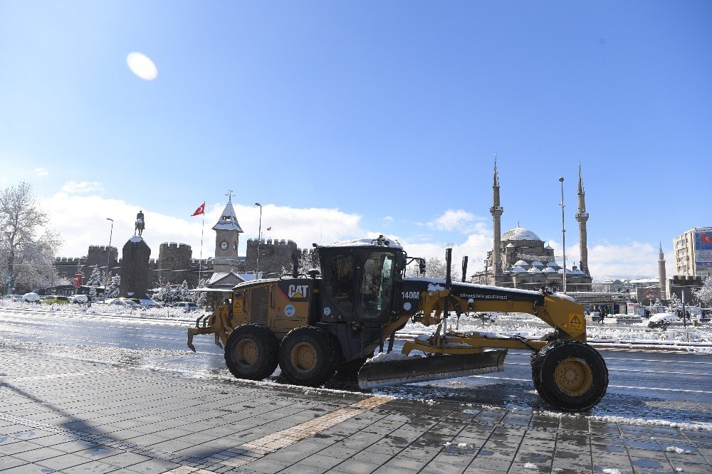 Büyükşehir İle Yollar Açık