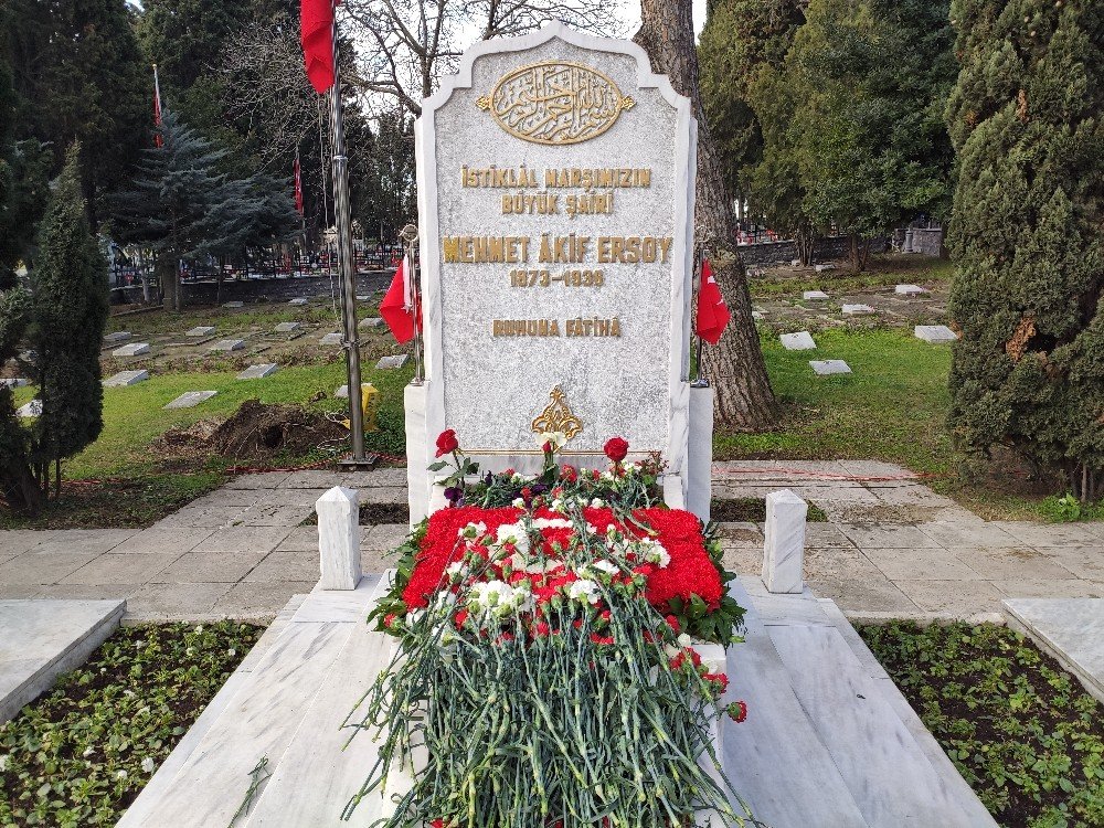 Milli Şair Mehmet Akif Ersoy Kabri Başında Anıldı