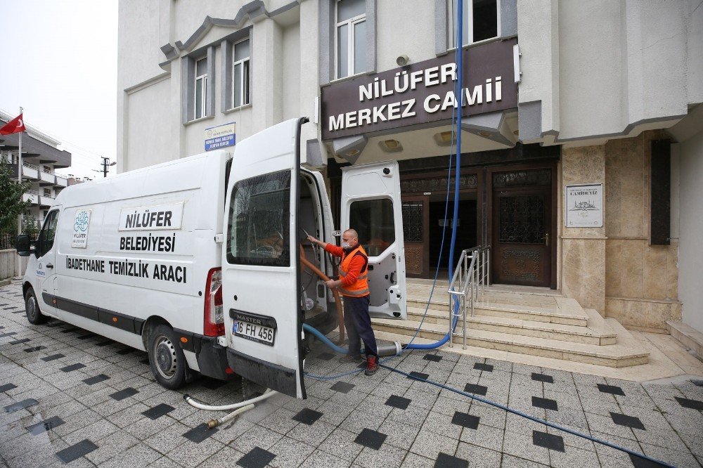 Nilüfer’deki Camilerde Bahar Temizliği