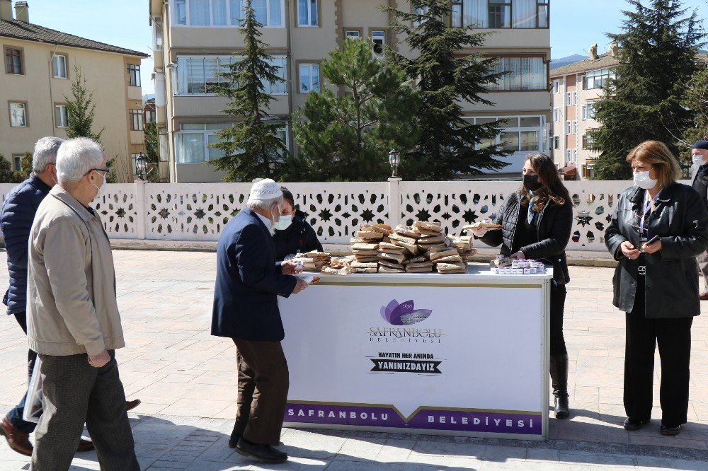 Safranbolu’da Mehmet Akif Ersoy’un Ruhu İçin Simit İkramı Yapıldı