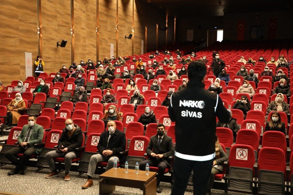 “en İ̇yi Narkotik Polisi Anne”
