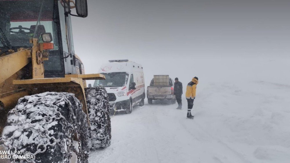 Tekman’da 66 Köy Yolu Ulaşıma Kapandı