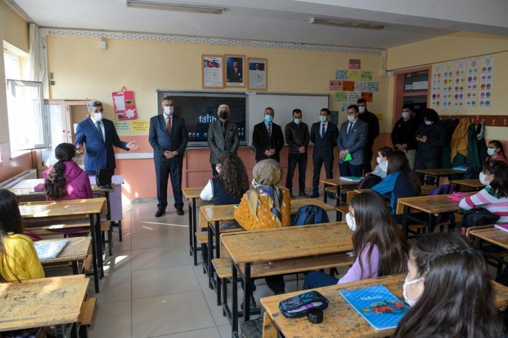 Vali Bilmez’den Okul Ziyareti