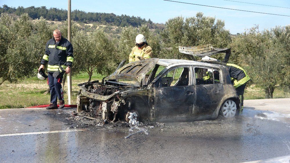 Çanakkale’de Alev Alev Yanan Araç Küle Döndü
