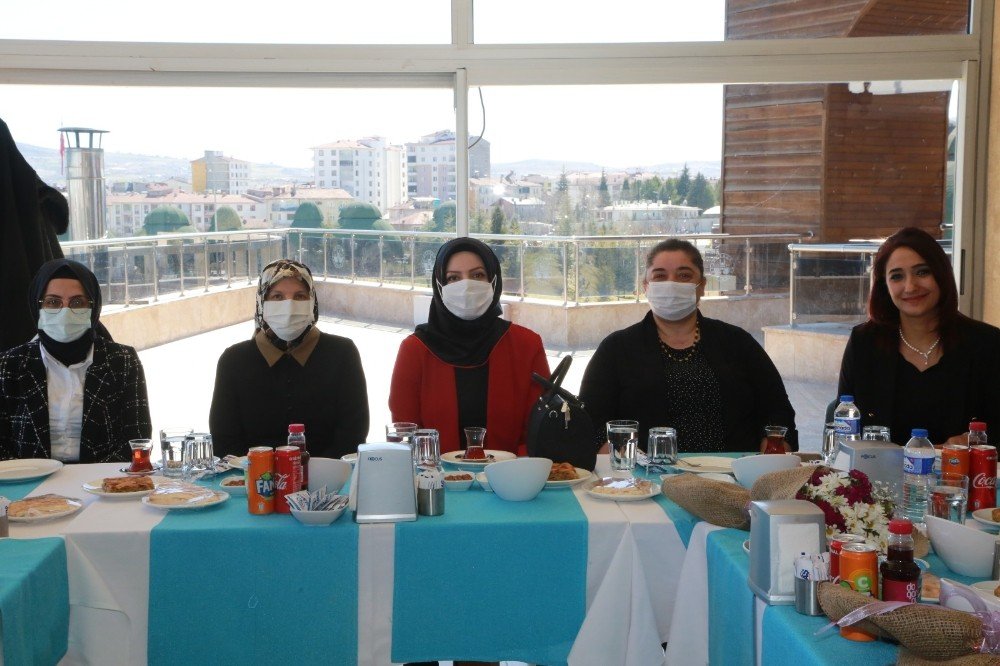 Elazığ Belediyesi Kadın Meclisi, Sağlık Çalışanlarını Ağırladı