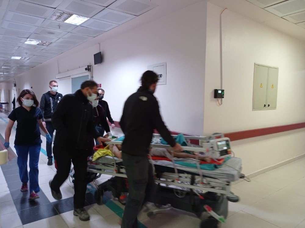 İ̇nişe Geçtiği Sırada Düşen Yamaç Paraşütçüsü Ağır Yaralandı