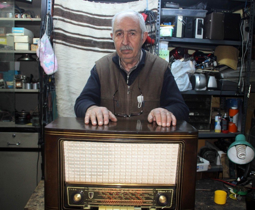 Kayseri’nin Son Antika Radyo Ve Plakçalar Ustası Talebe Yetişemiyor