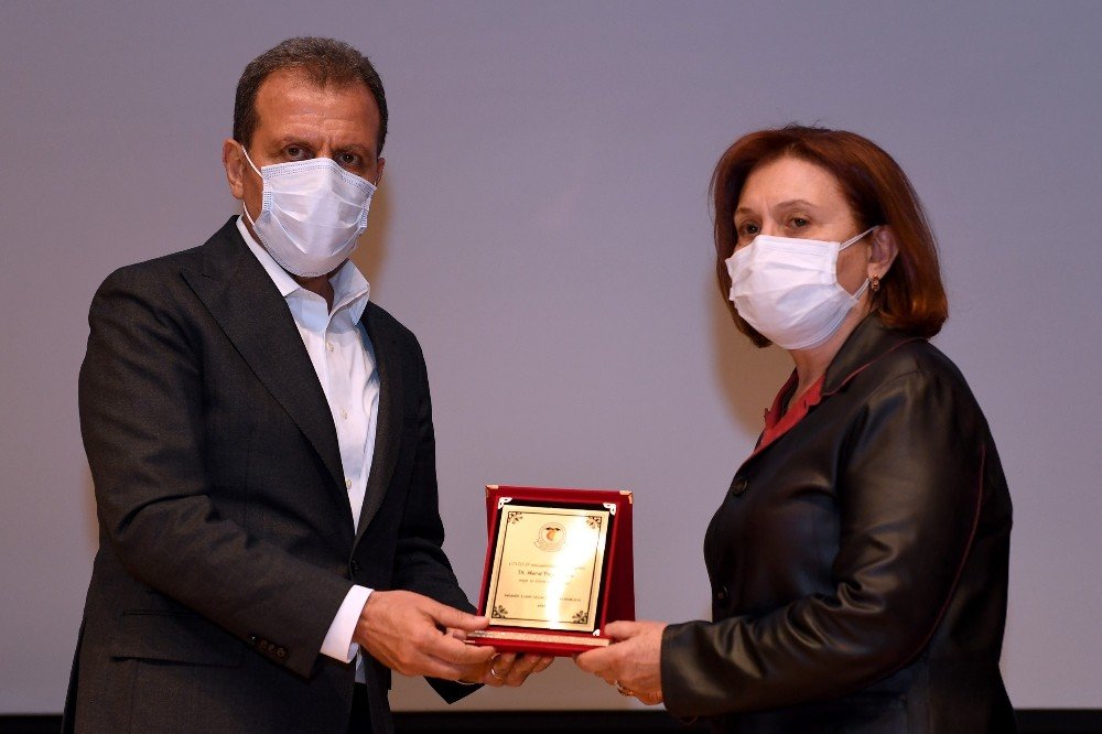 Sağlık Çalışanlarından Başkan Seçer Plaket