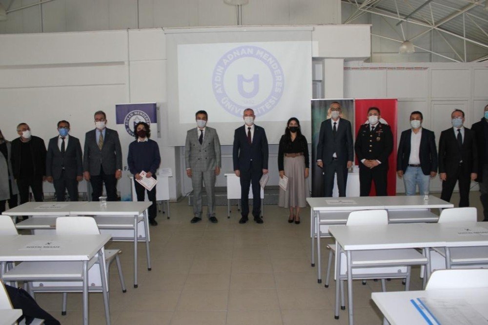 Söke İ̇şletme Fakültesinde İ̇stiklal Marşına Saygı Etkinliği
