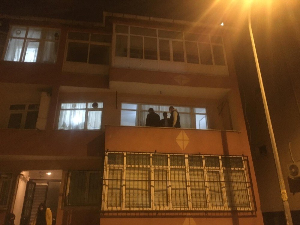 Ümraniye’de Kötü Kokular Gelen Evden Yaşlı Adamın Cesedi Çıktı