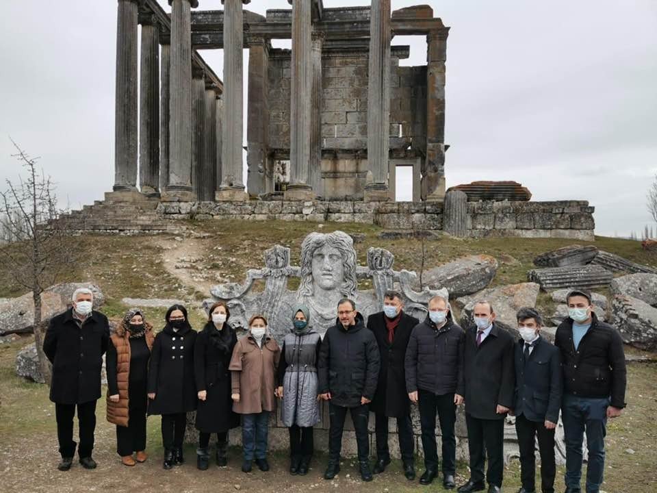 Bakan Kasapoğlu Aizanoi Antik Kenti’ni Ziyaret Etti