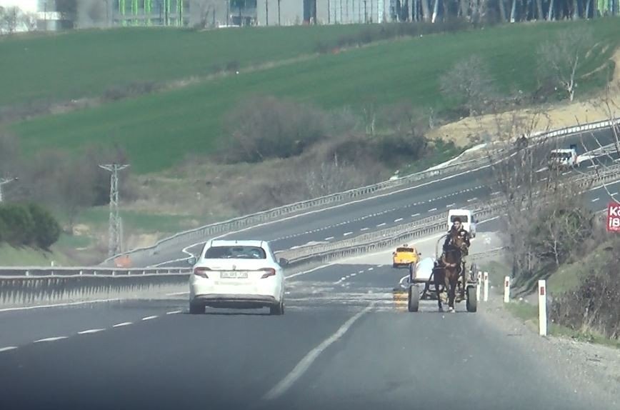 Ters Şeride Giren At Arabası Korkuttu