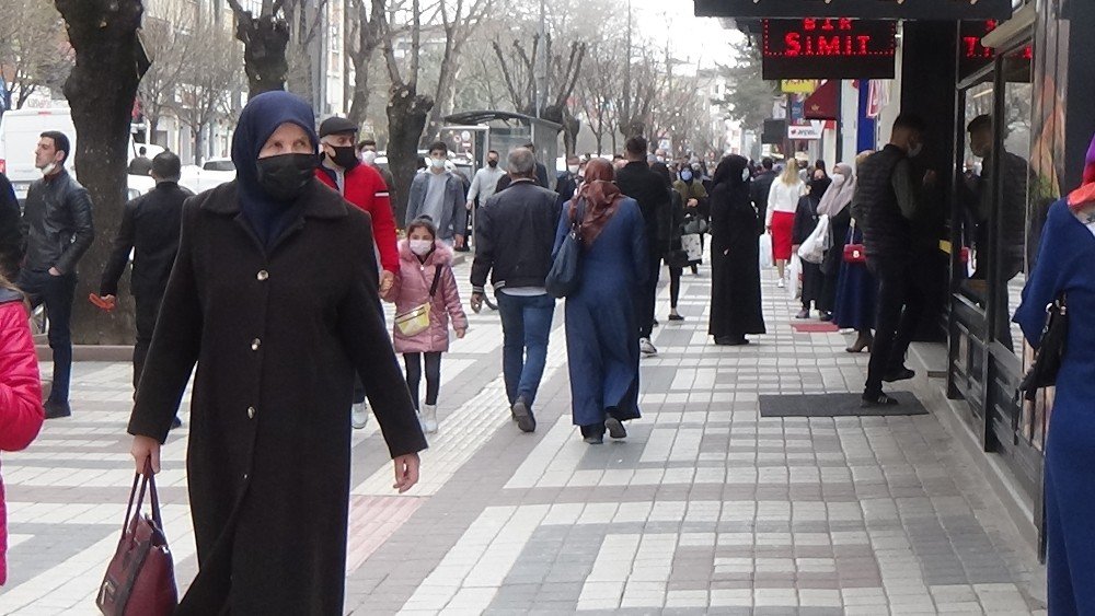 Mavinin Zor Olduğu Bursa’da Ufukta Kırmızı Görünüyor