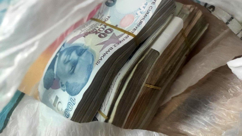 Lokantada Unutulan 37 Bin Lirayı Sahibine Teslim Etti