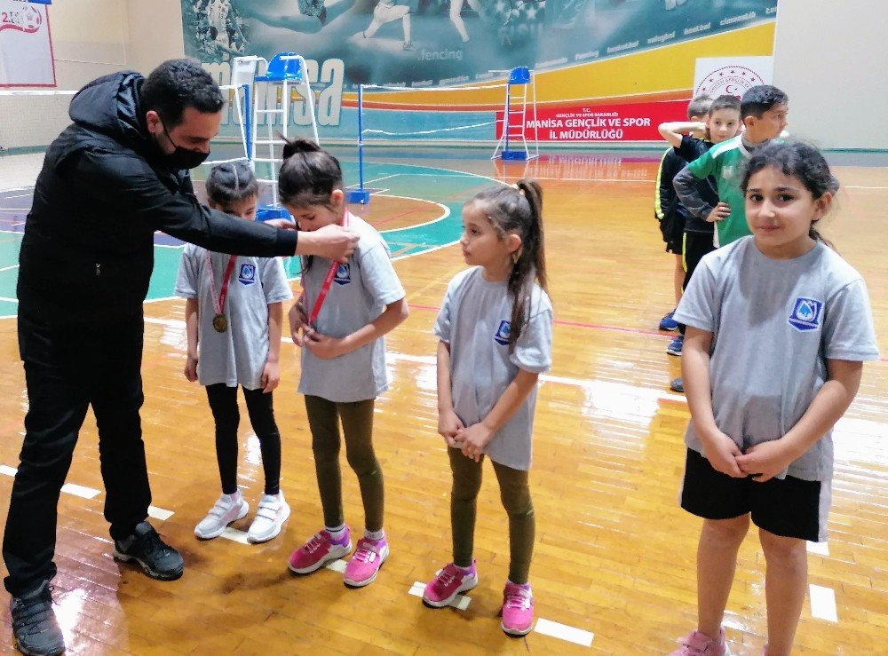 Manisa’da Tıp Bayramı Badminton Turnuvası Tamamlandı