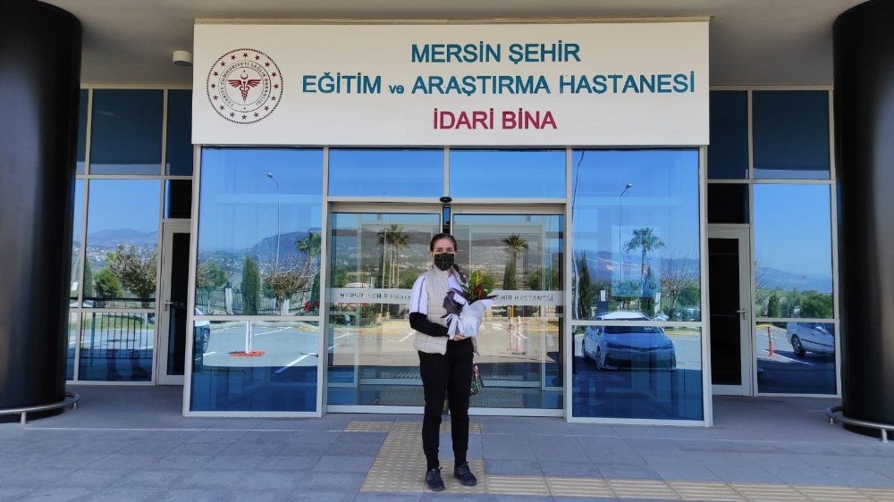Başkan Tarhan’dan Sağlık Çalışanlarına Çiçek