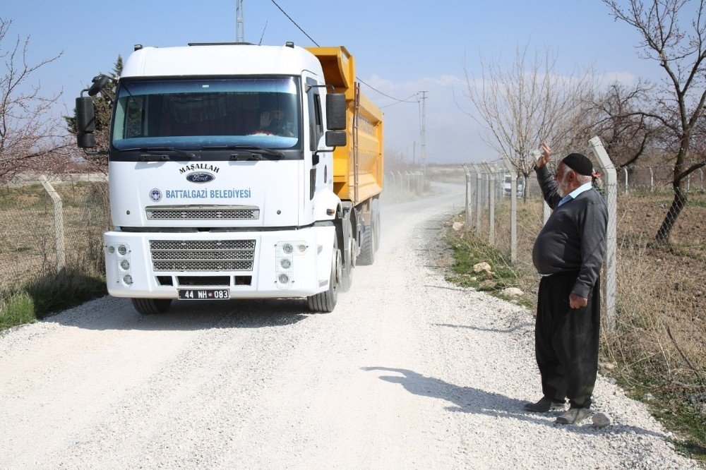 Battalgazi’de Kırsal Mahallelerin Asfalt Sorunu Çözülüyor