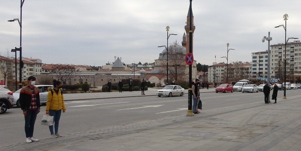 Sivas’ta İ̇stiklal Marşı Okunurken Hayat Durdu