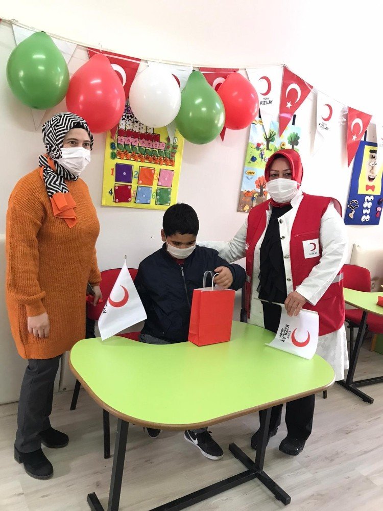 Kızılay’dan Köy Okullarına Destek