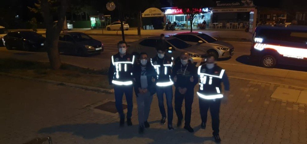 Çeşme’de 2 Uyuşturucu Satıcısı Tutuklandı